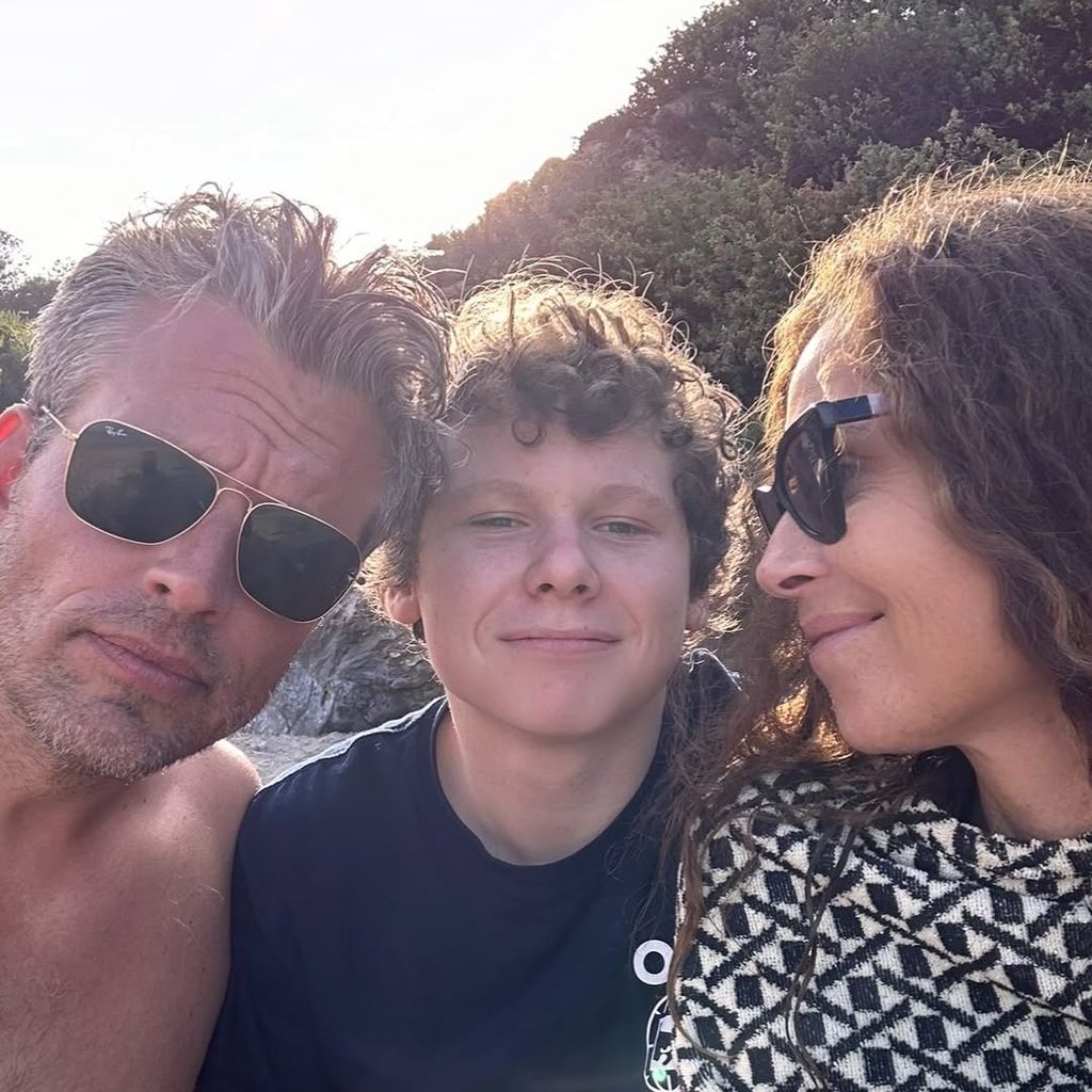 Minnie Driver mit ihrem Verlobten und ihrem Sohn 2025