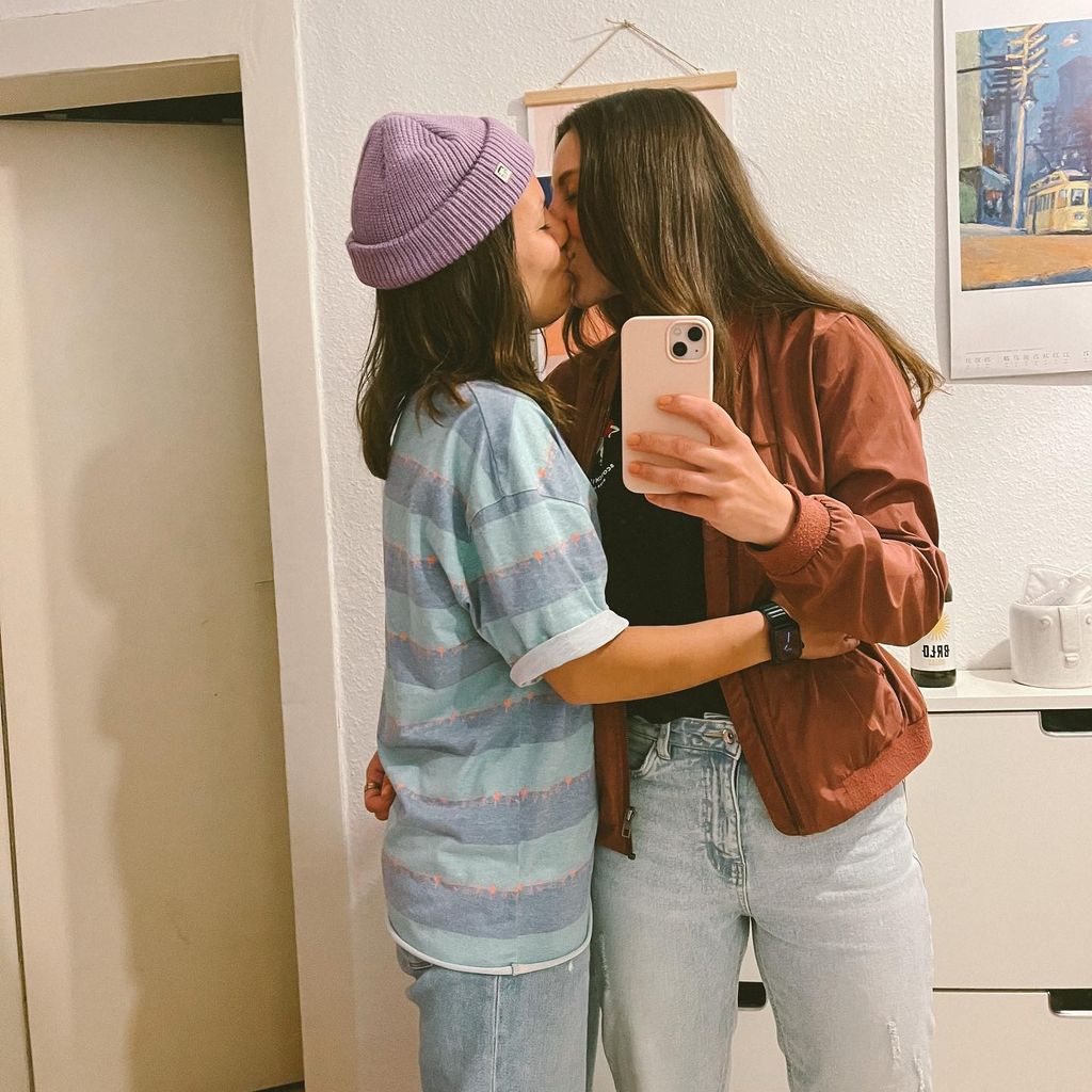 Miri und ihre Freundin Ann-Kathrin, April 2022