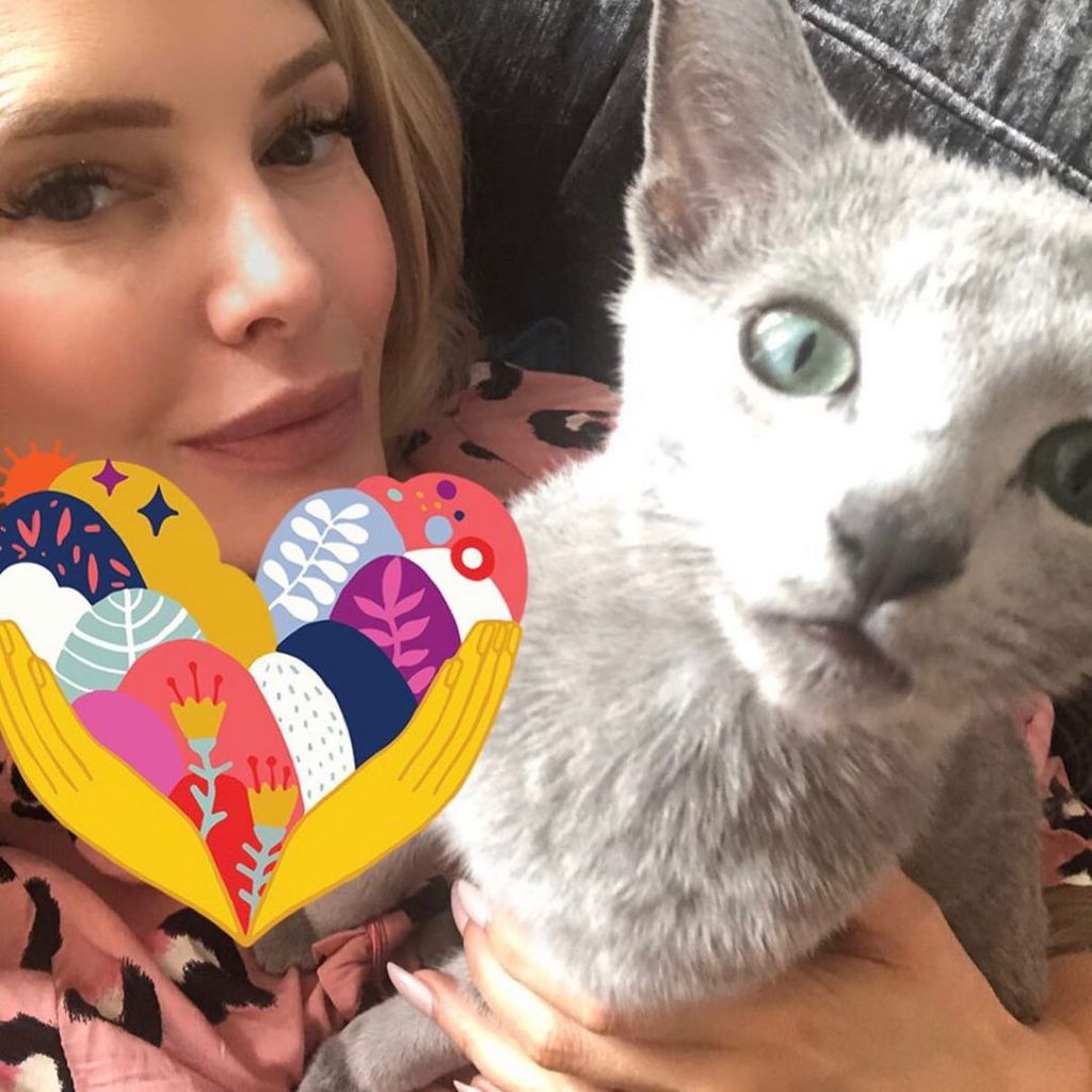 Mirja du Mont und ihre Katze Matilda im Sommer 2019