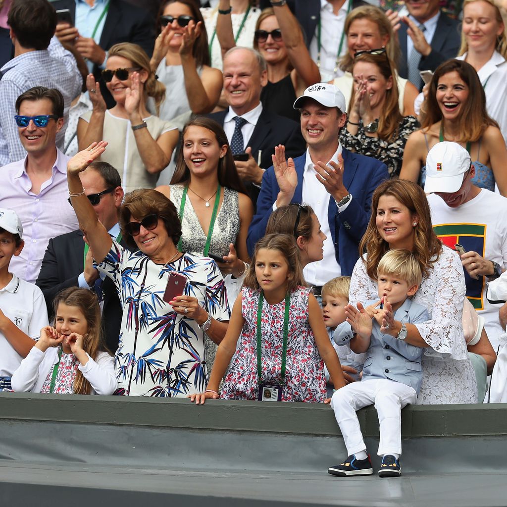 Die Frau von Roger Federer, Mirka, mit den vier gemeinsamen Kindern