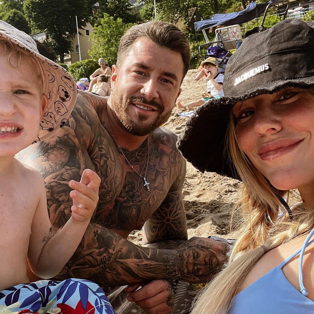 Mischa Mayer mit Samantha Abdul und ihrem Sohn Ilja im Juni 2021 in Hamburg