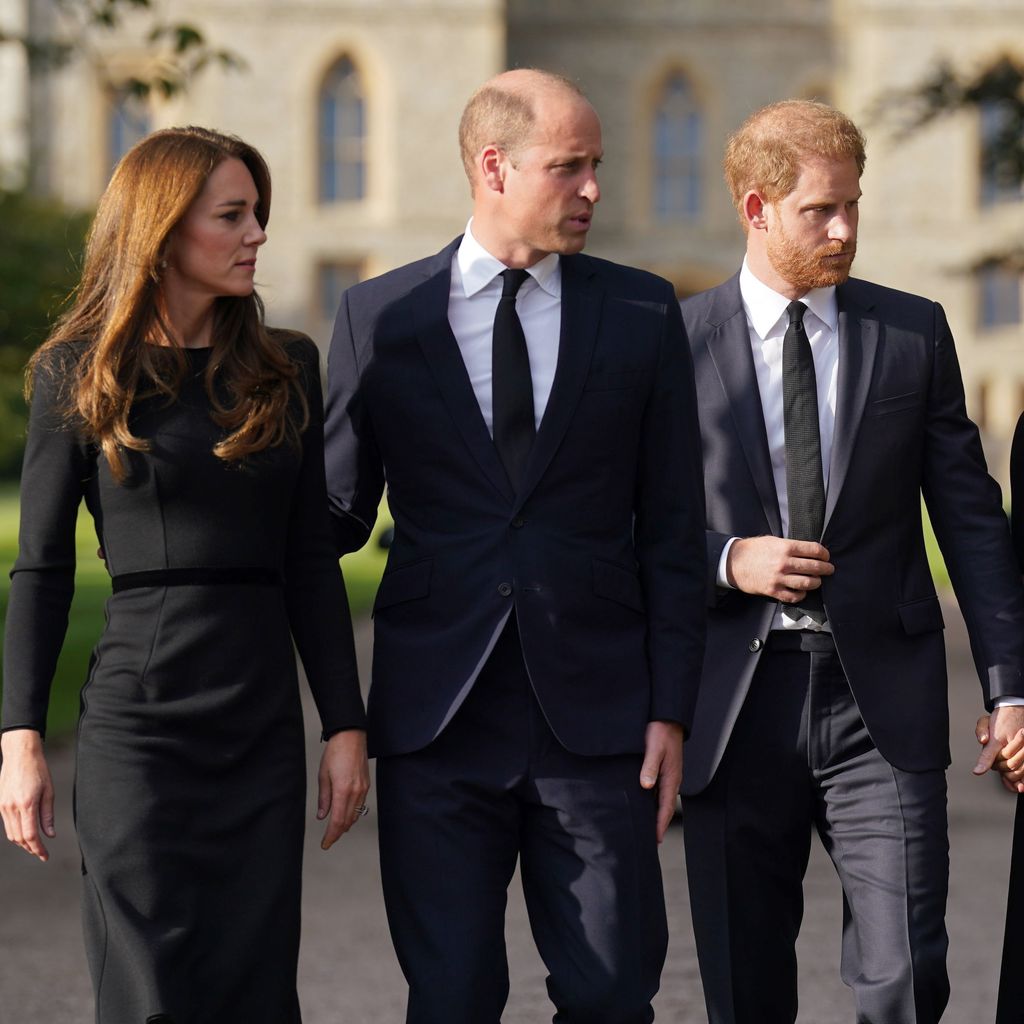 Mitglieder der königlichen Familie gedenken vor Windsor Castle Königin Elizabeth II