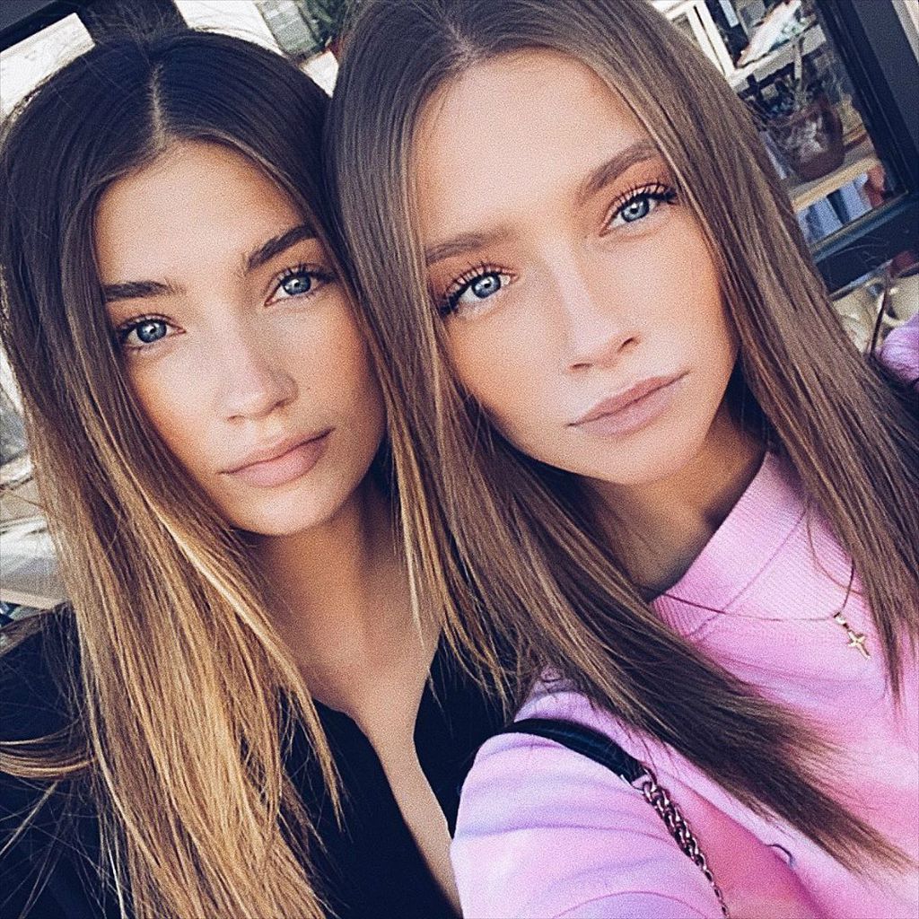 Model Lorena Rae mit ihrer jüngeren Schwester Celine