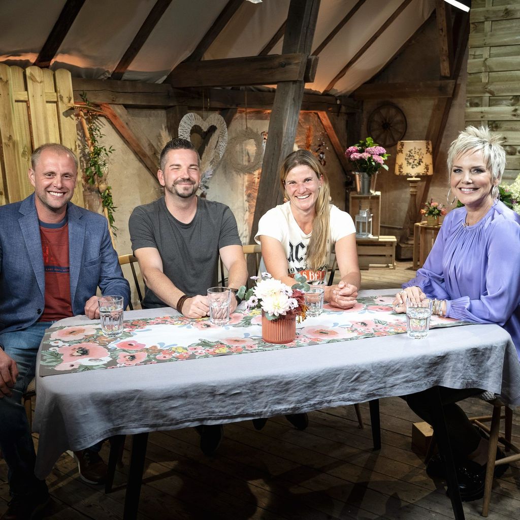 Moderatorin Inka Bause (r.), Loretta, Sascha, Michael (l.)