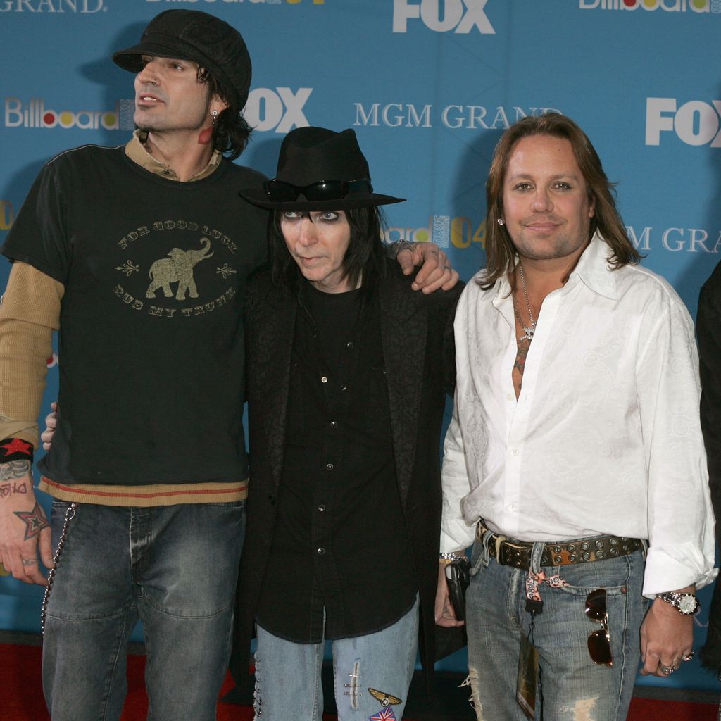 Mötley Crüe, 2004