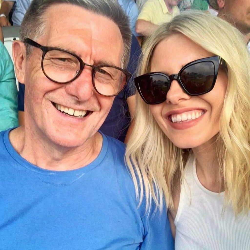Mollie King mit ihrem Papa Stephen