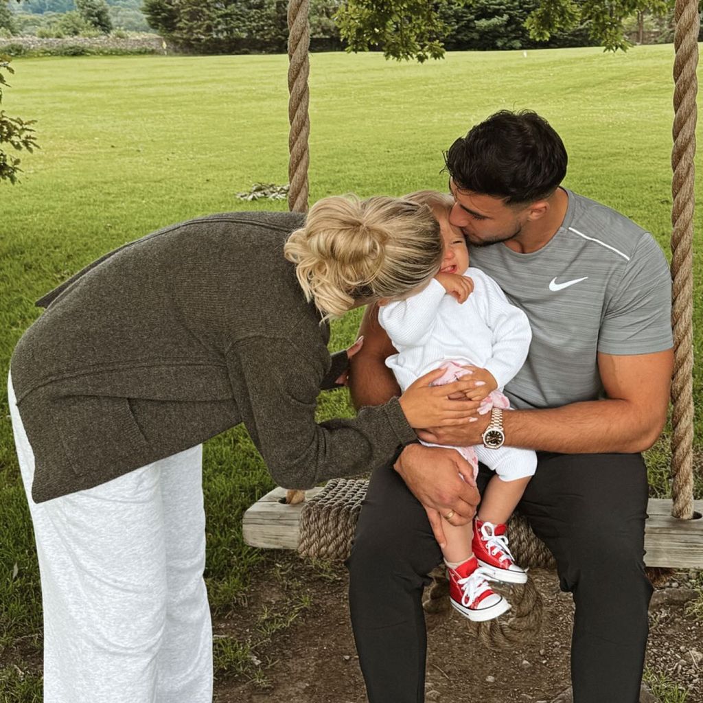 Molly-Mae Hague, Tommy Fury und Tochter Bambi, Juli 2024