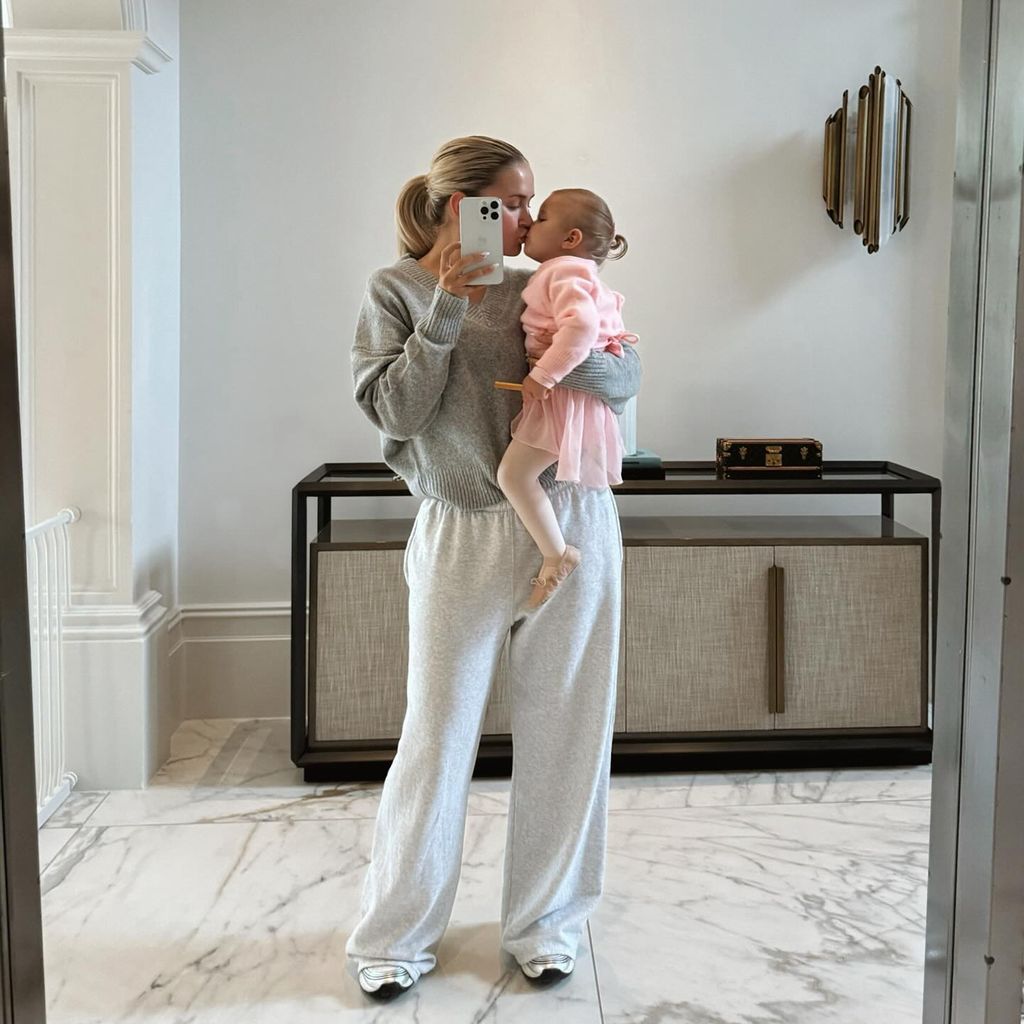 Molly-Mae Hague mit ihrer Tochter Bambi im Oktober 2024