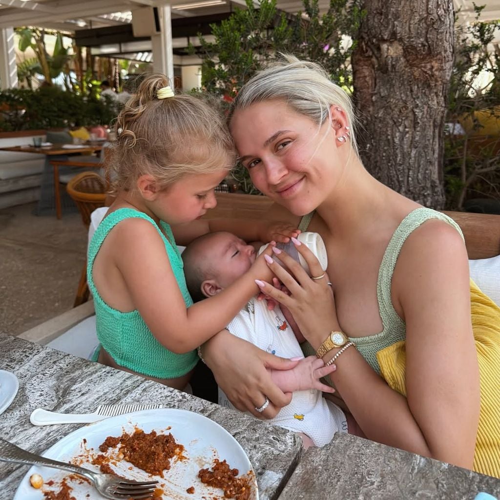 Molly-Mae Hague mit ihren Kindern im Athen-Urlaub im Juli 2026