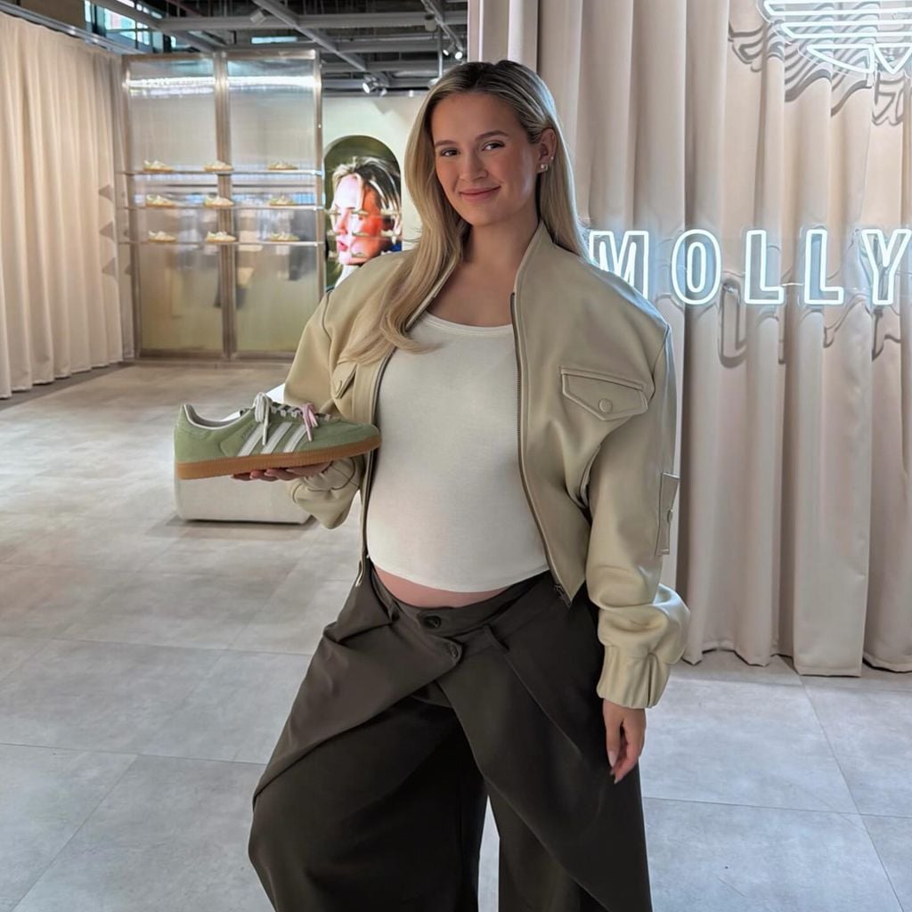 Molly-Mae Hague präsentiert ihren Adidas Schuh