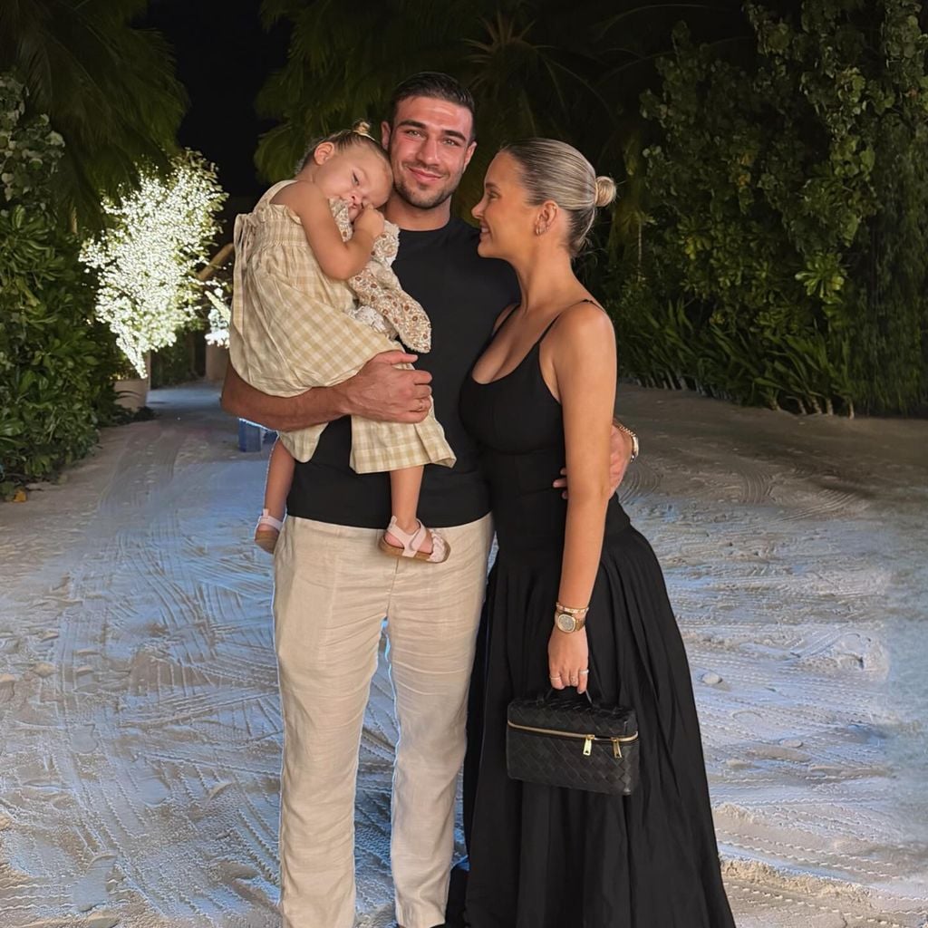 Tommy Fury und Molly-Mae Hague mit Tochter Bambi