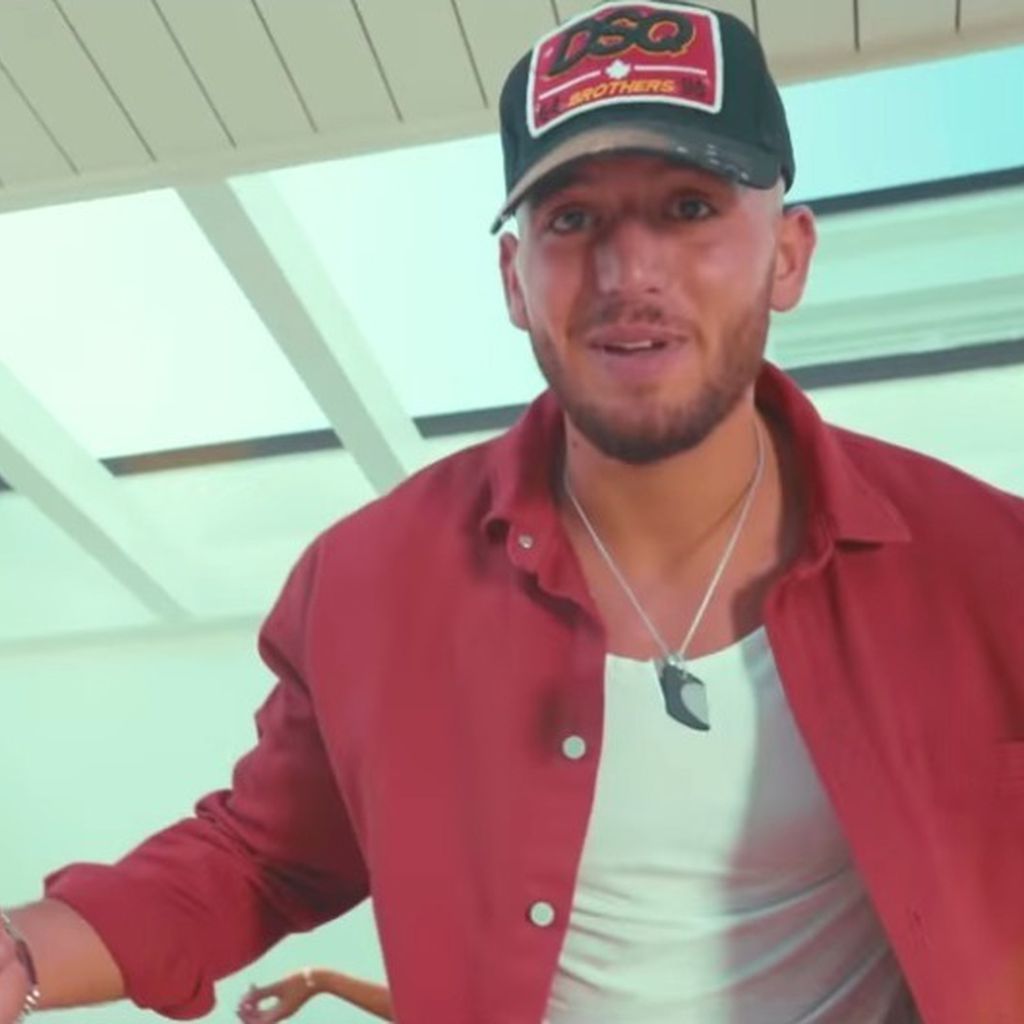 Momo Chahine in seinem Musikvideo zu "Ich will, dass du weißt"