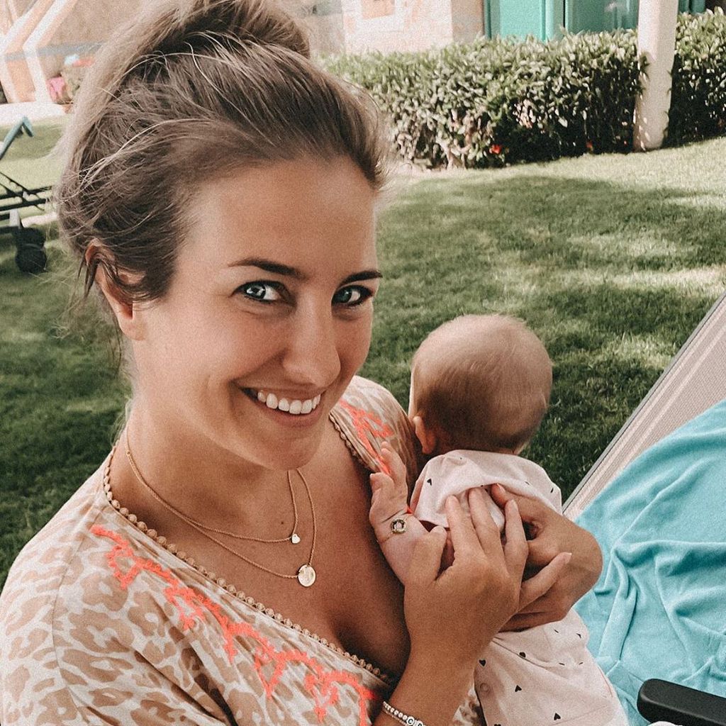 Mona Stöckli mit Tochter Clea