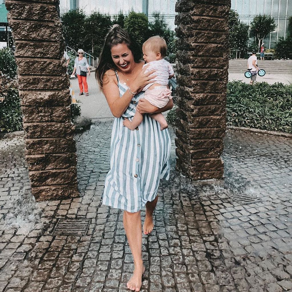 Mona Stöckli mit Tochter Clea