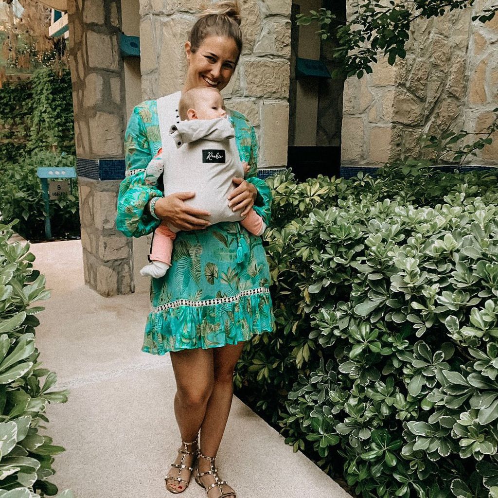 Mona Stöckli mit Baby Clea