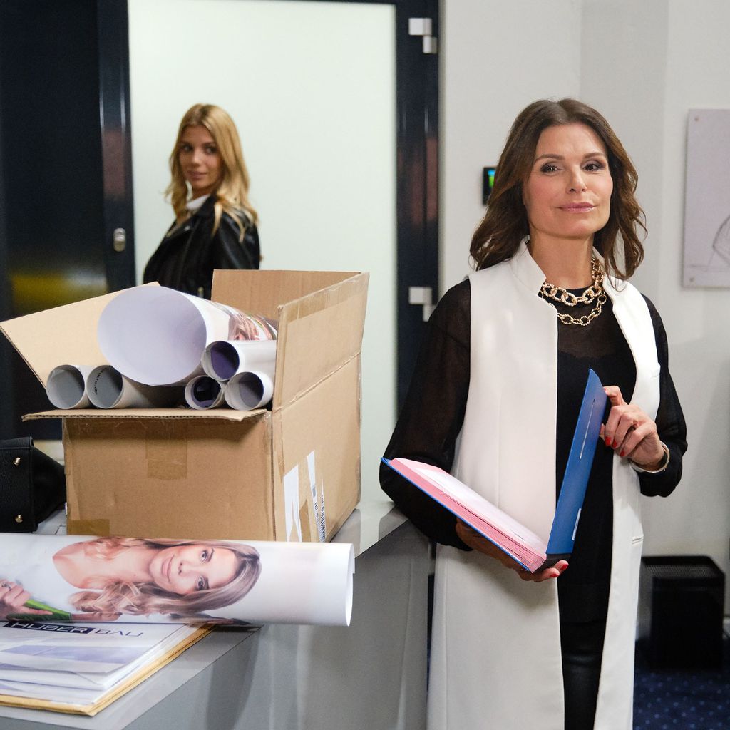 Monika (Isabel Vollmer) und Britta (Tabea Heynig) in einer "Unter uns"-Szene