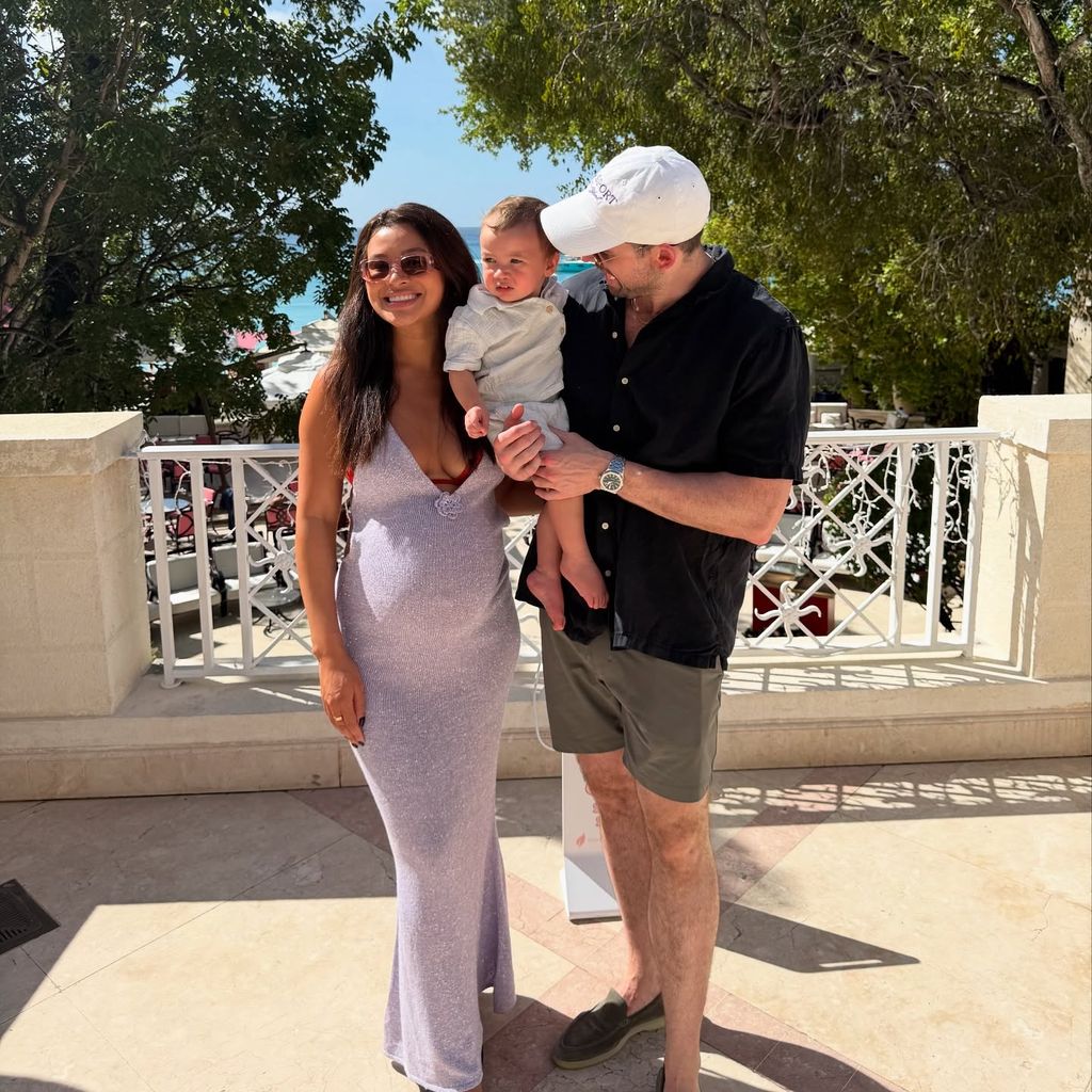 Montana Brown und Mark O’Connor mit ihrem Sohn Jude, Dezember 2024