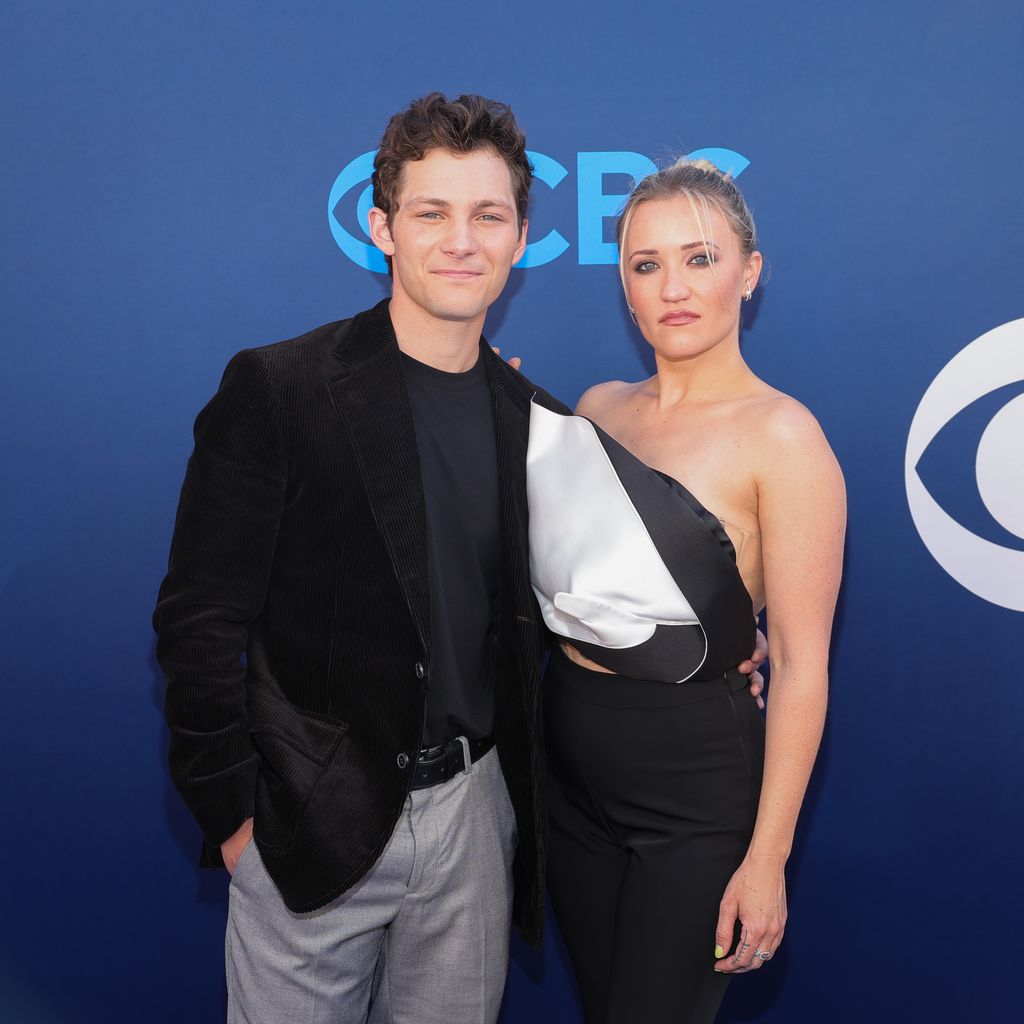 Montana Jordan und Emily Osment 2025