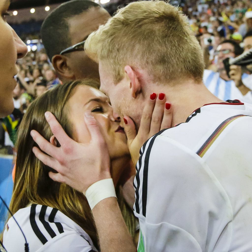 Montana Yorke und André Schürrle nach dem WM-Sieg 2014