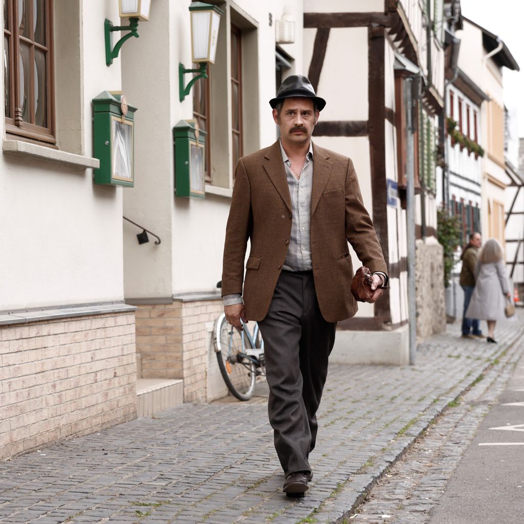 Moritz Bleibtreu in "Faking Hitler"