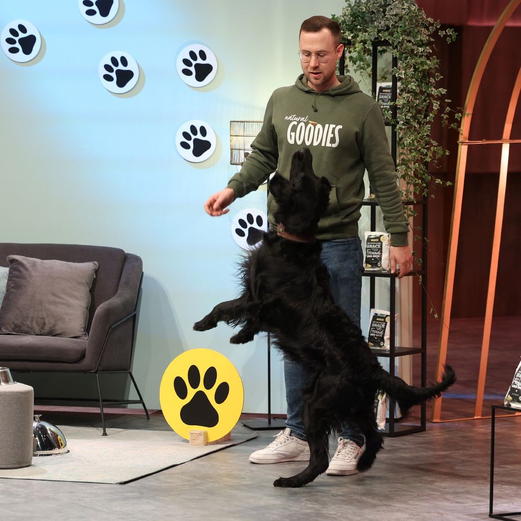 Moritz Röschl und sein Hund Benni bei "Die Höhle der Löwen"
