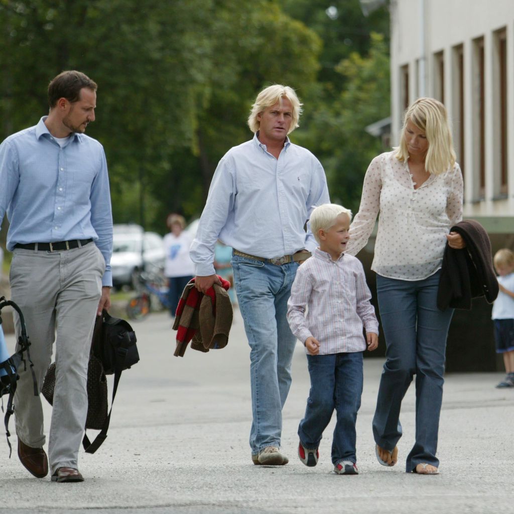 Morten Borg und Mette-Marit mit Sohn Marius im August 2003