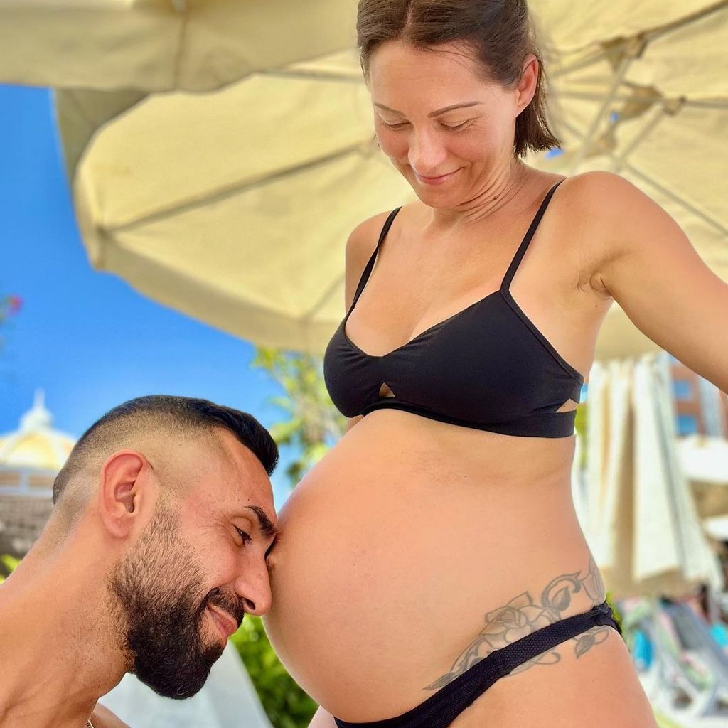 Rapper MoTrip mit seiner Frau Larissa im Juli 2022