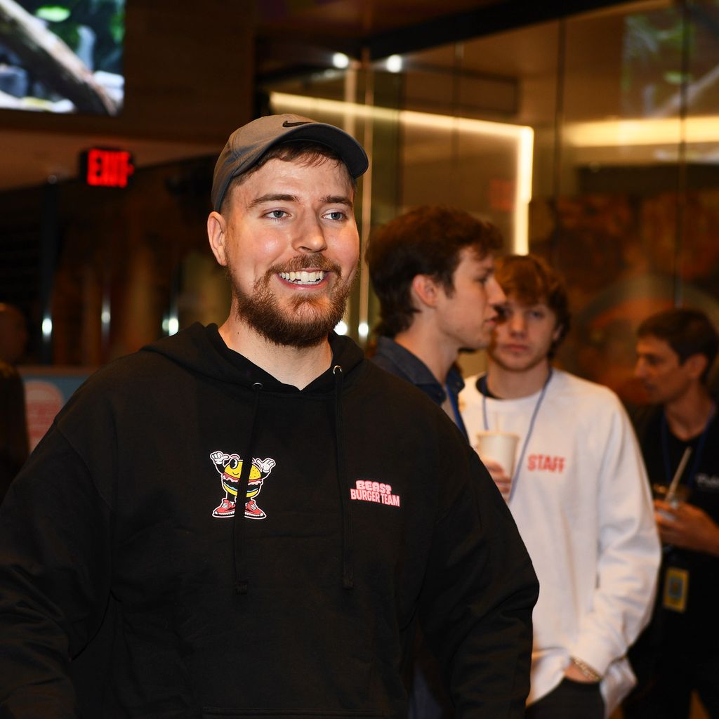 YouTuber Mr Beast bei der Eröffnung seines Burger-Restaurants, 2022
