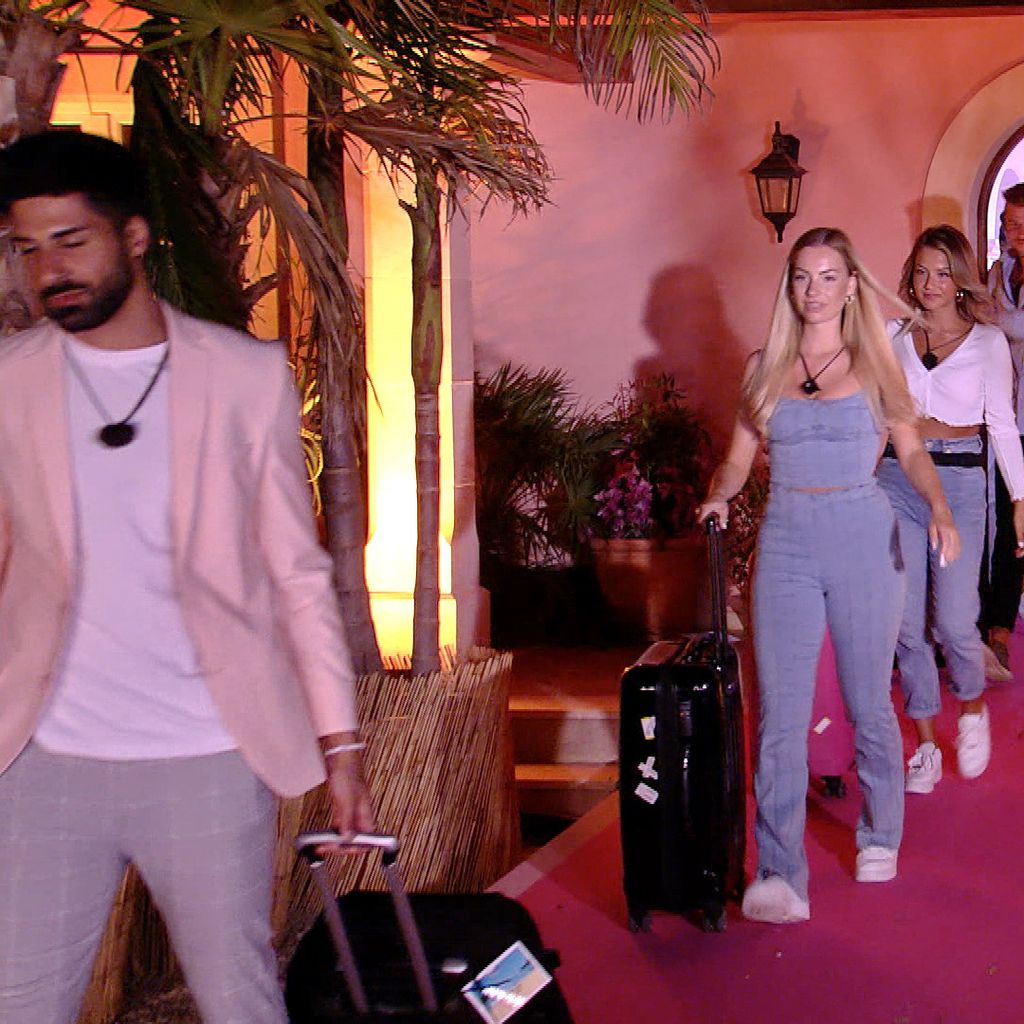 Murat, Julia, Melanie und Kevin bei ihrem "Love Island"-Auszug