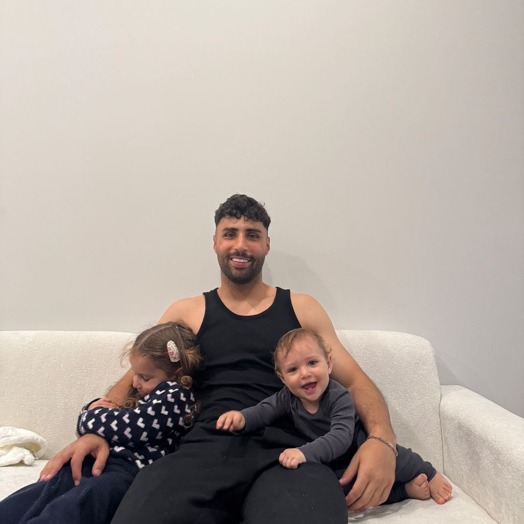 Nader Jindaoui mit seinen Kindern Imani und Nidal