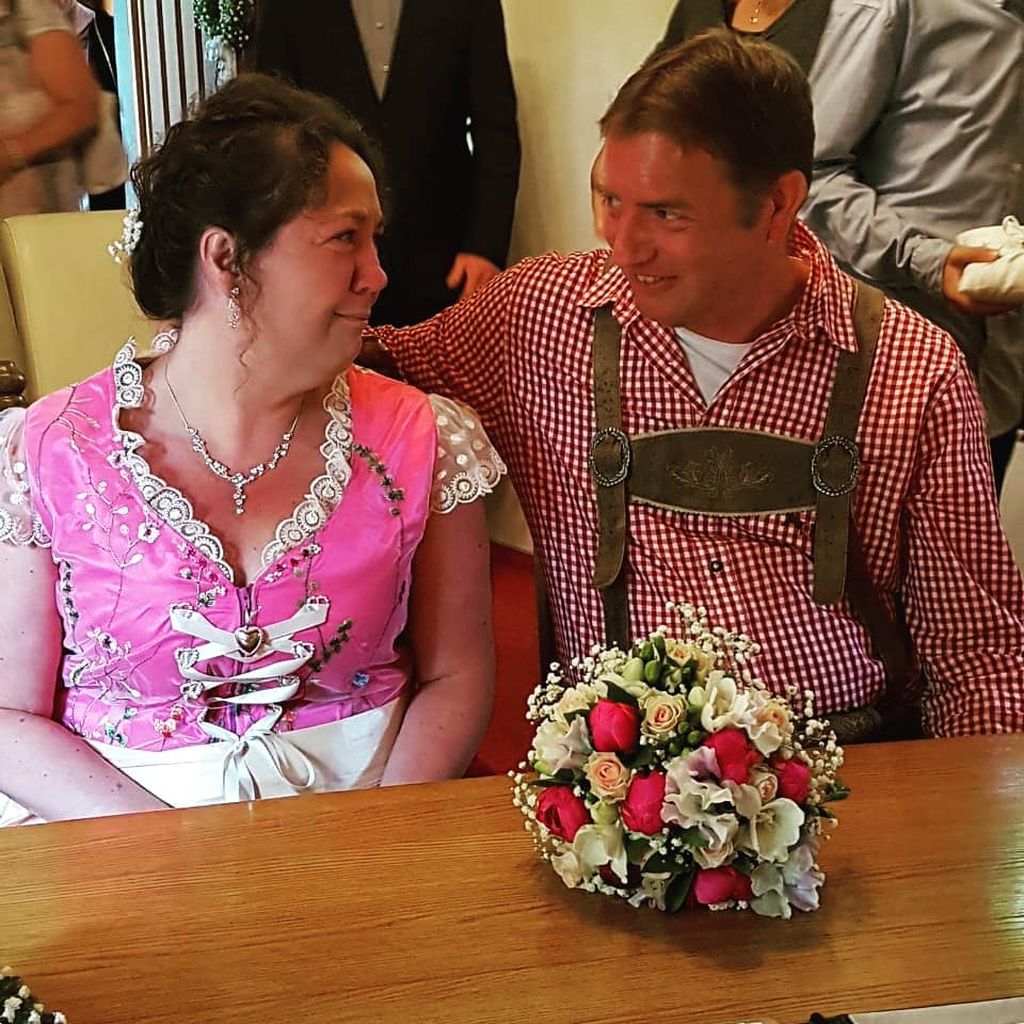 Nadine und Benny bei ihrer standesamtlichen Hochzeit