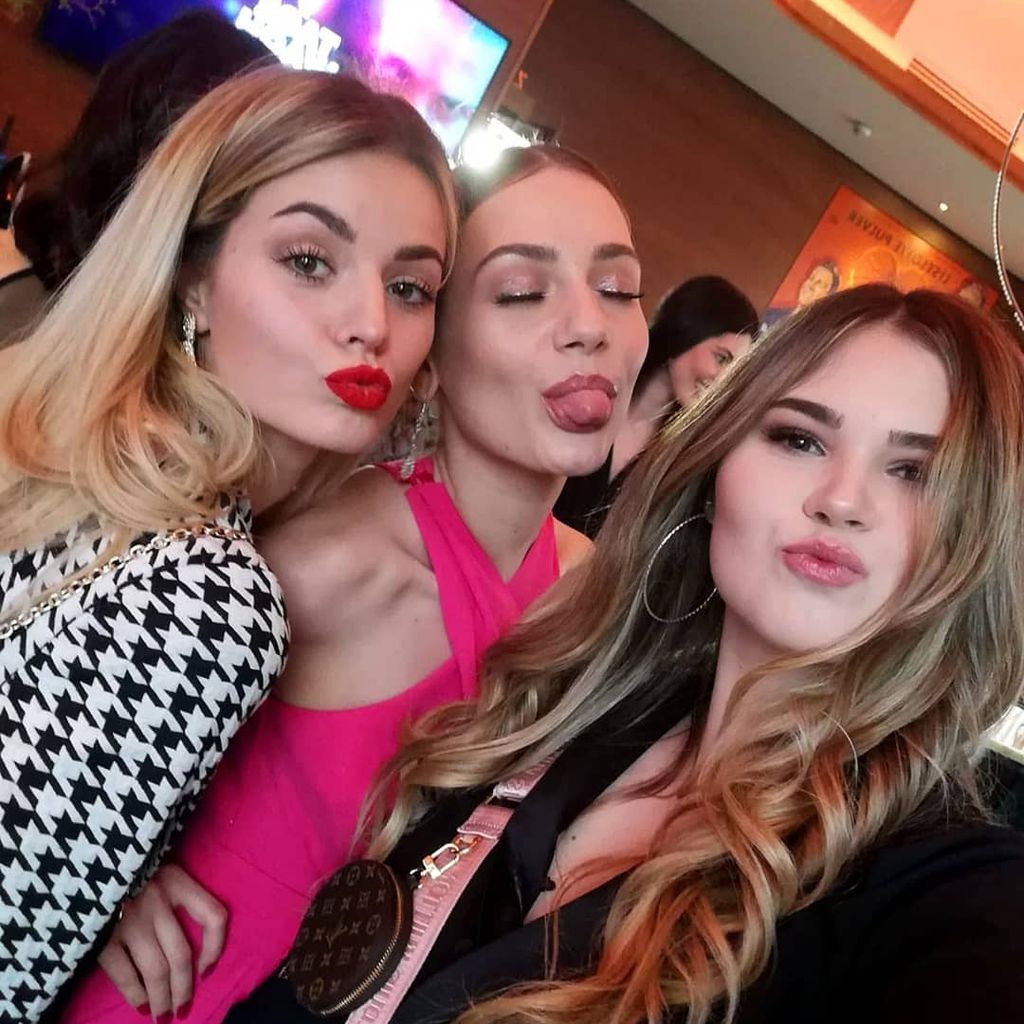 Nadine, Vivian und Johanna bei der "9 Tage wach"-Premiere in Berlin