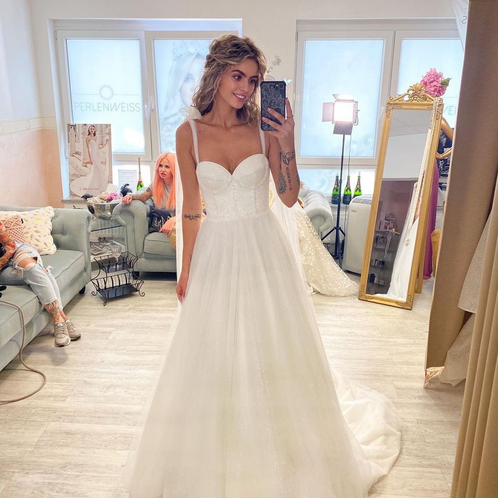 Nadine Wimmer bei der Brautkleidanprobe, Kleid Nummer 6