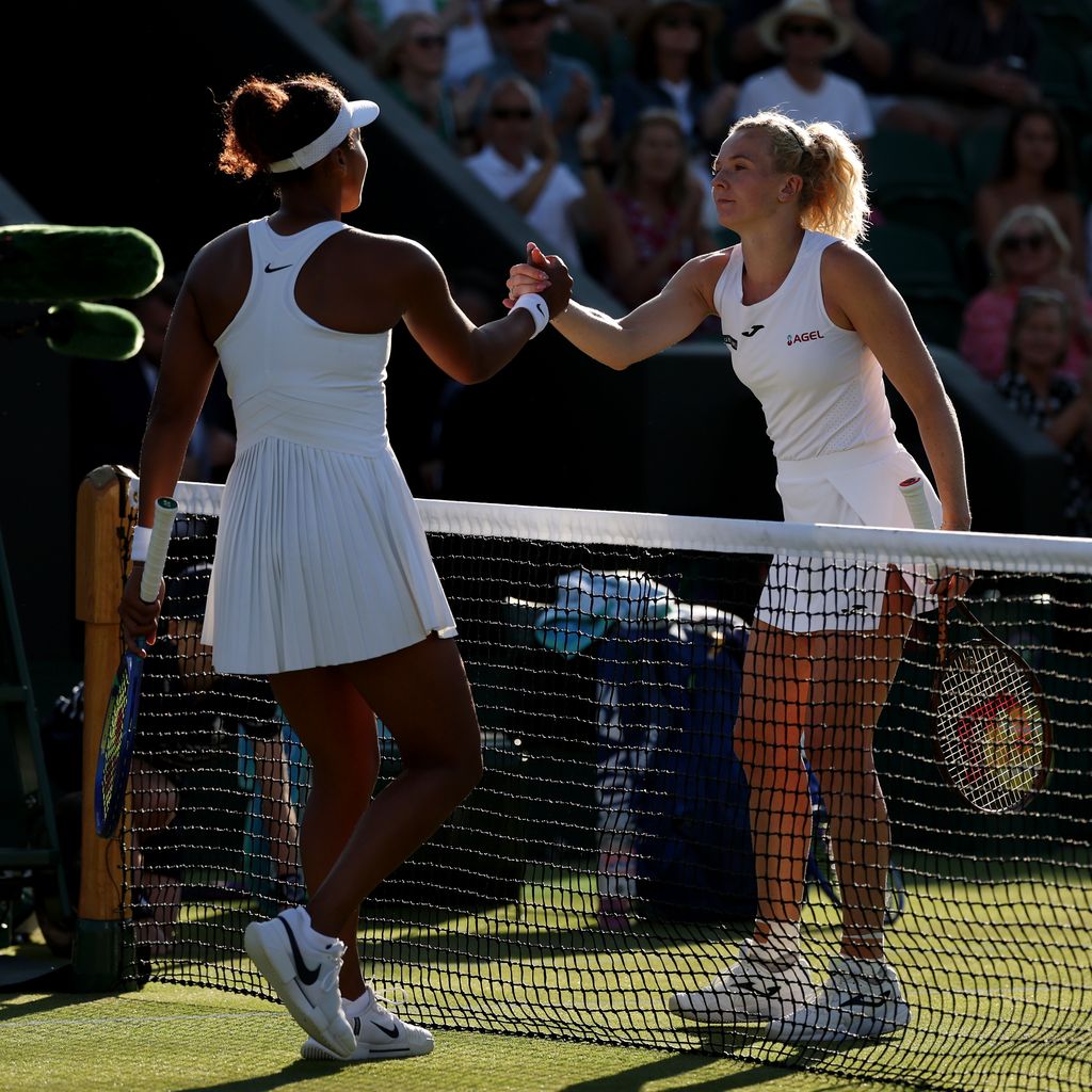 Naomi Osaka und Katerina Siniakova in Wimbledon 2025
