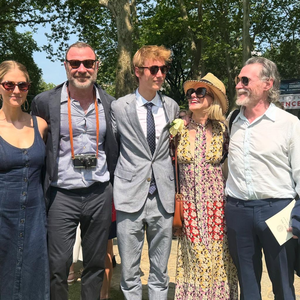 Naomi Watts mit ihrem Sohn, Mann, Ex-Mann und dessen neuer Frau