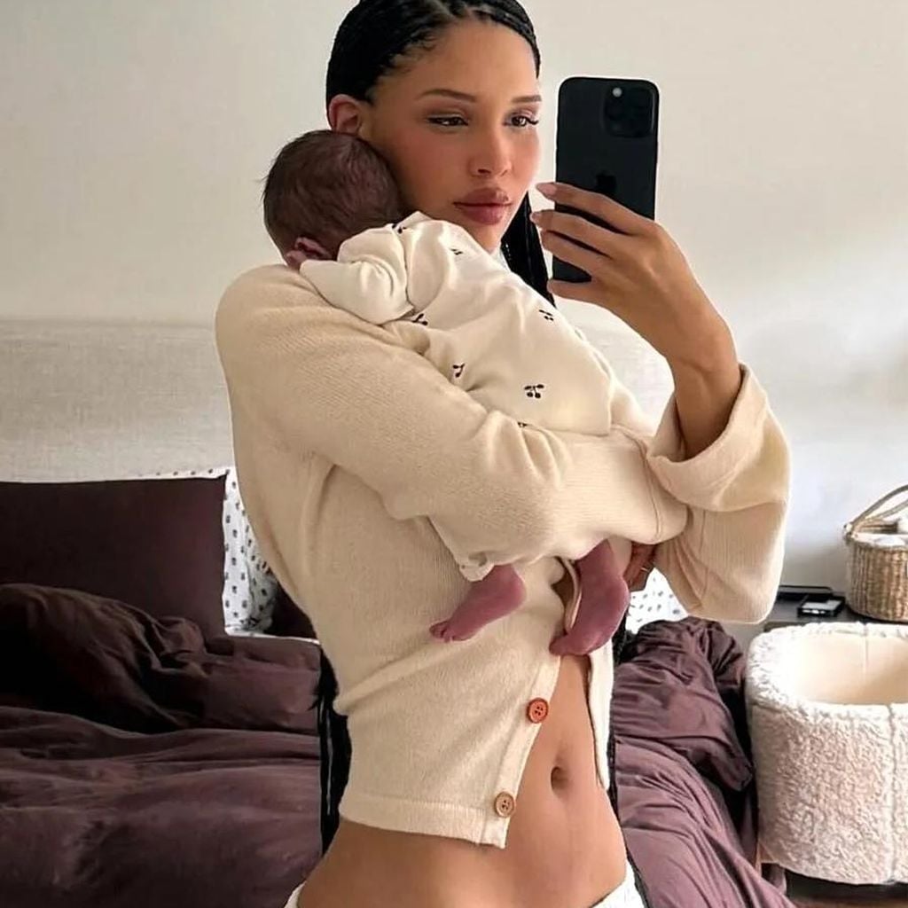 Nara Smith mit ihrem Baby, Oktober 2025