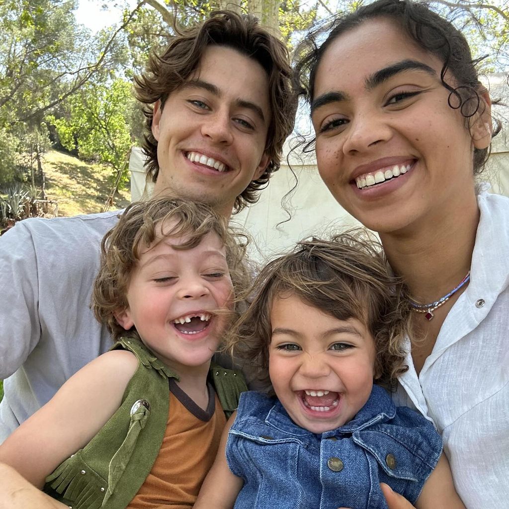 Nach Grier mit Taylor Giavasis und den Kindern Malakia und Noa