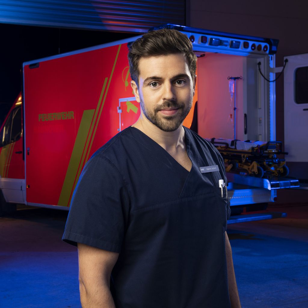 Nassim Avat am Set von "Nachtschwestern"