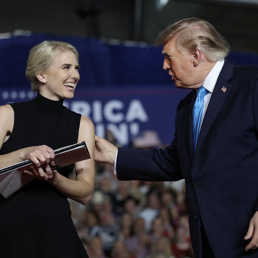 Assistentin Natalie Harp und US-Präsident Donald Trump im Oktober 2026