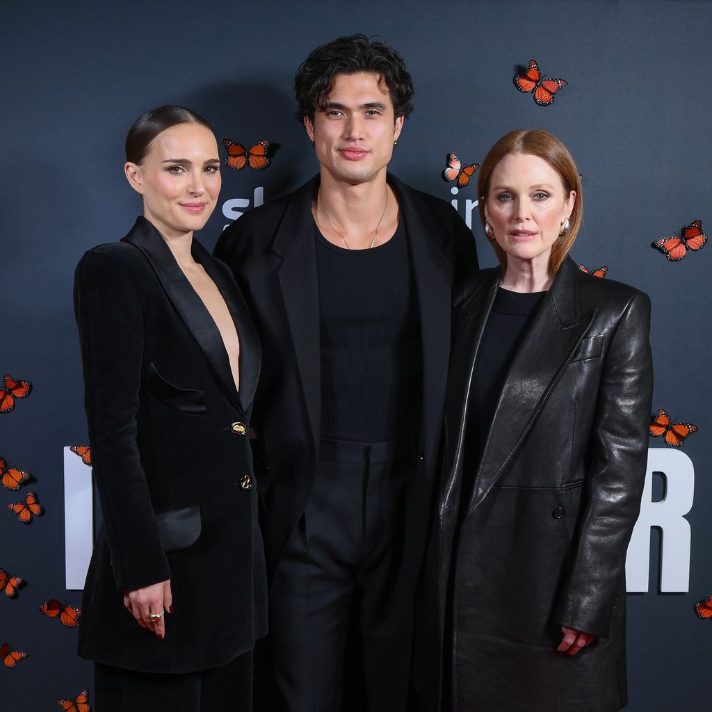 Schauspiel-Kollegen Natalie Portman, Charles Melton und Julianne Moore