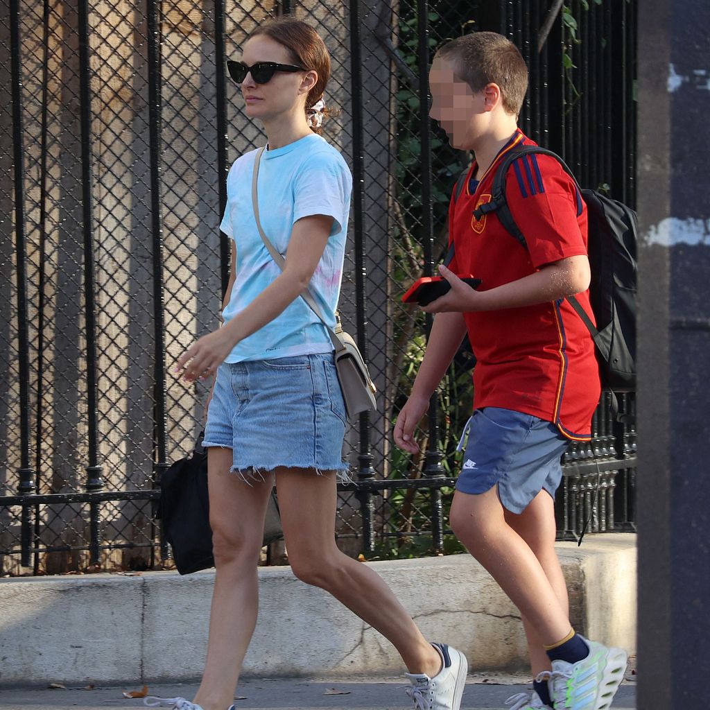 Natalie Portman mit ihrem Sohn Aleph im September 2023