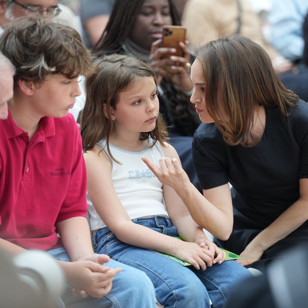 Natalie Portman mit ihren Kindern, April 2025