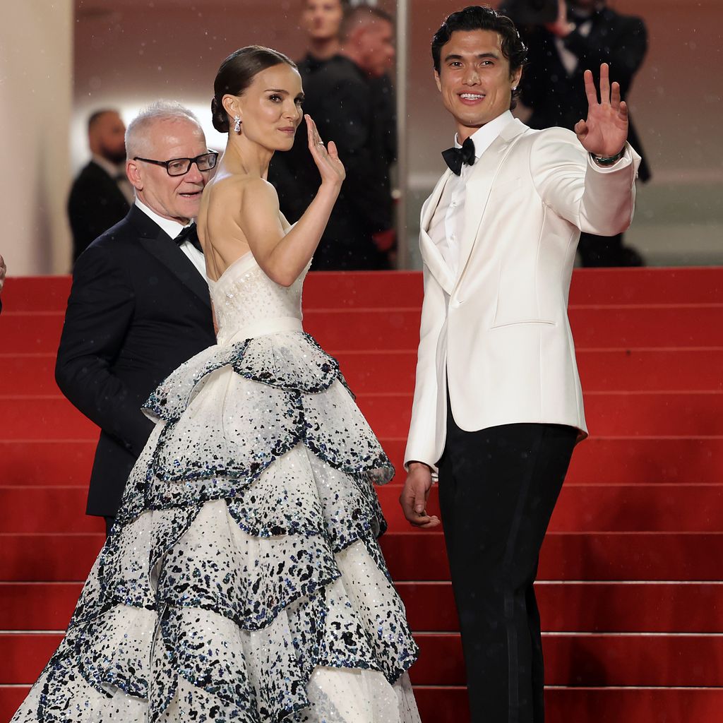 Natalie Portman und Charles Melton in Cannes 2023