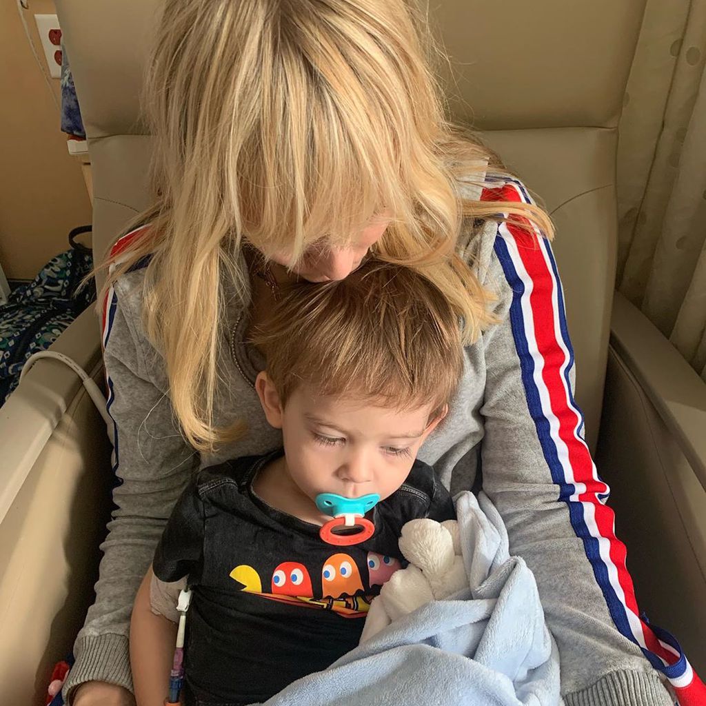 Natasha Bedingfield mit ihrem Sohn im Krankenhaus
