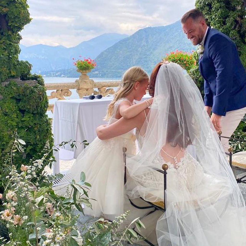 Natasha Hamilton mit ihrer Tochter Ella und ihrem Mann Charles Gay im September 2021