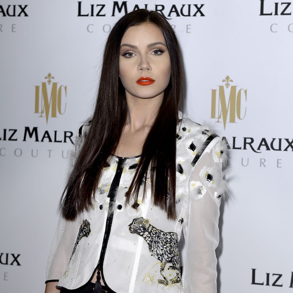 Nathalie Volk auf dem roten Teppich einer Fashion Show