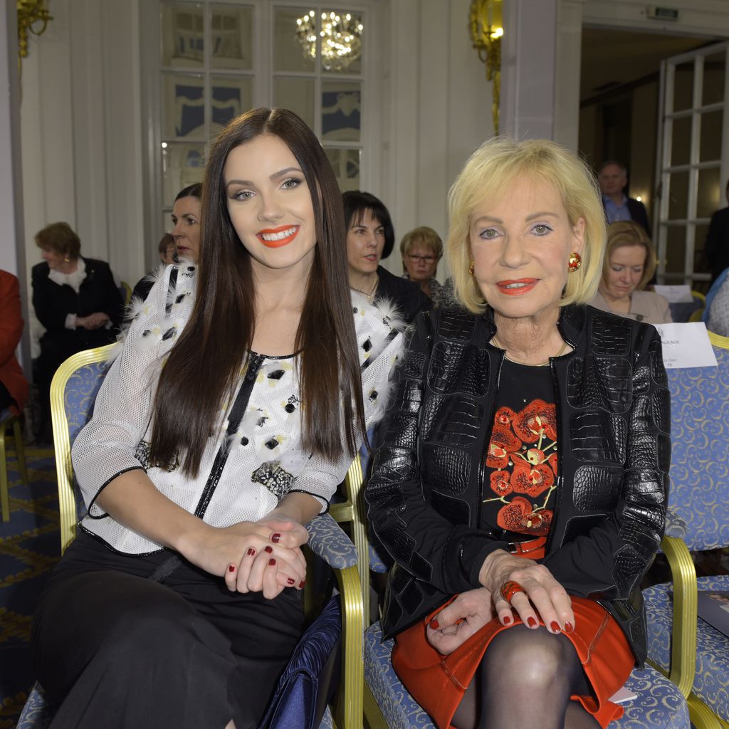 Nathalie Volk und Dagmar Berghoff bei einer Fashion-Show in Hamburg