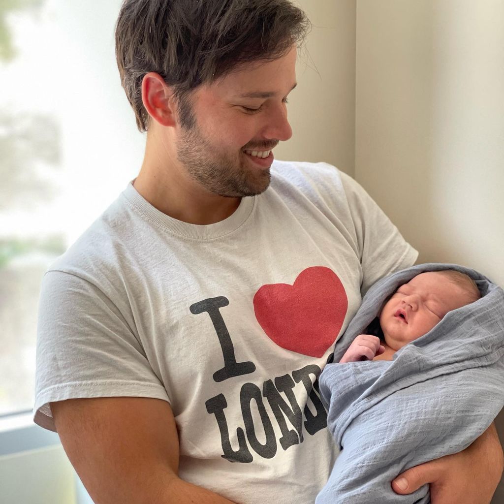 Nathan Kress mit seinem Sohn Lincoln William, Juni 2023