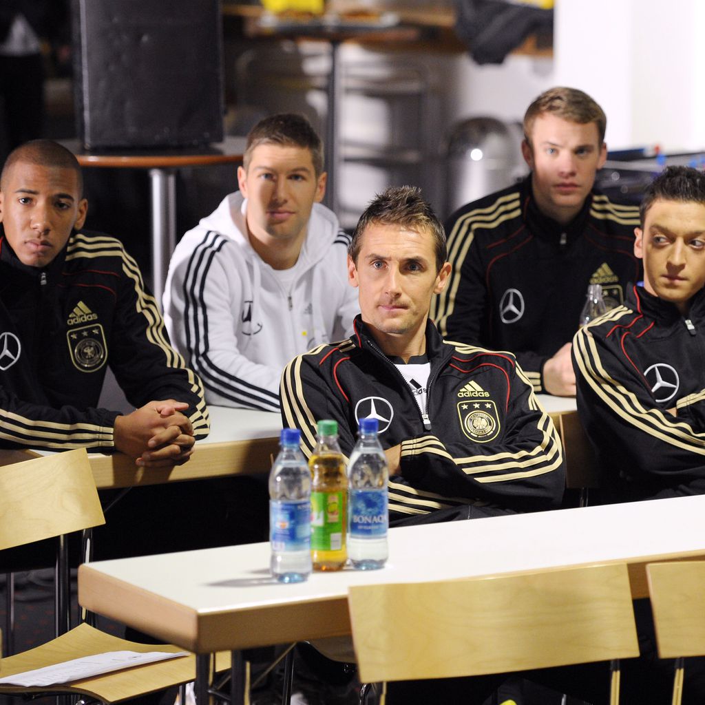 Jérôme Boateng, Thomas Hitzlsperger, Manuel Neuer (hinten); Miroslav Klose, Mesut Özil, Serdar Tasci