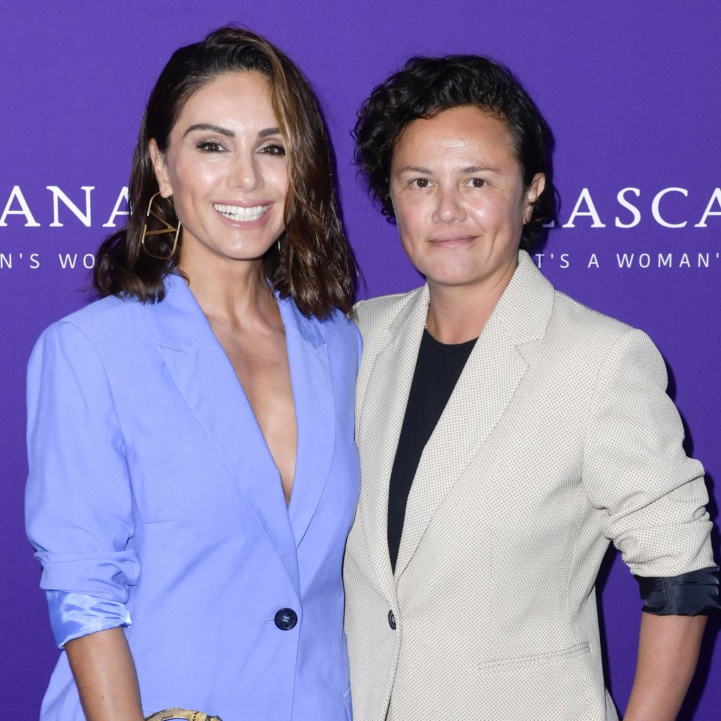 Nazan Eckes und ihre Schwester Belgin 2022 bei der Lascana Fashion Show in Berlin